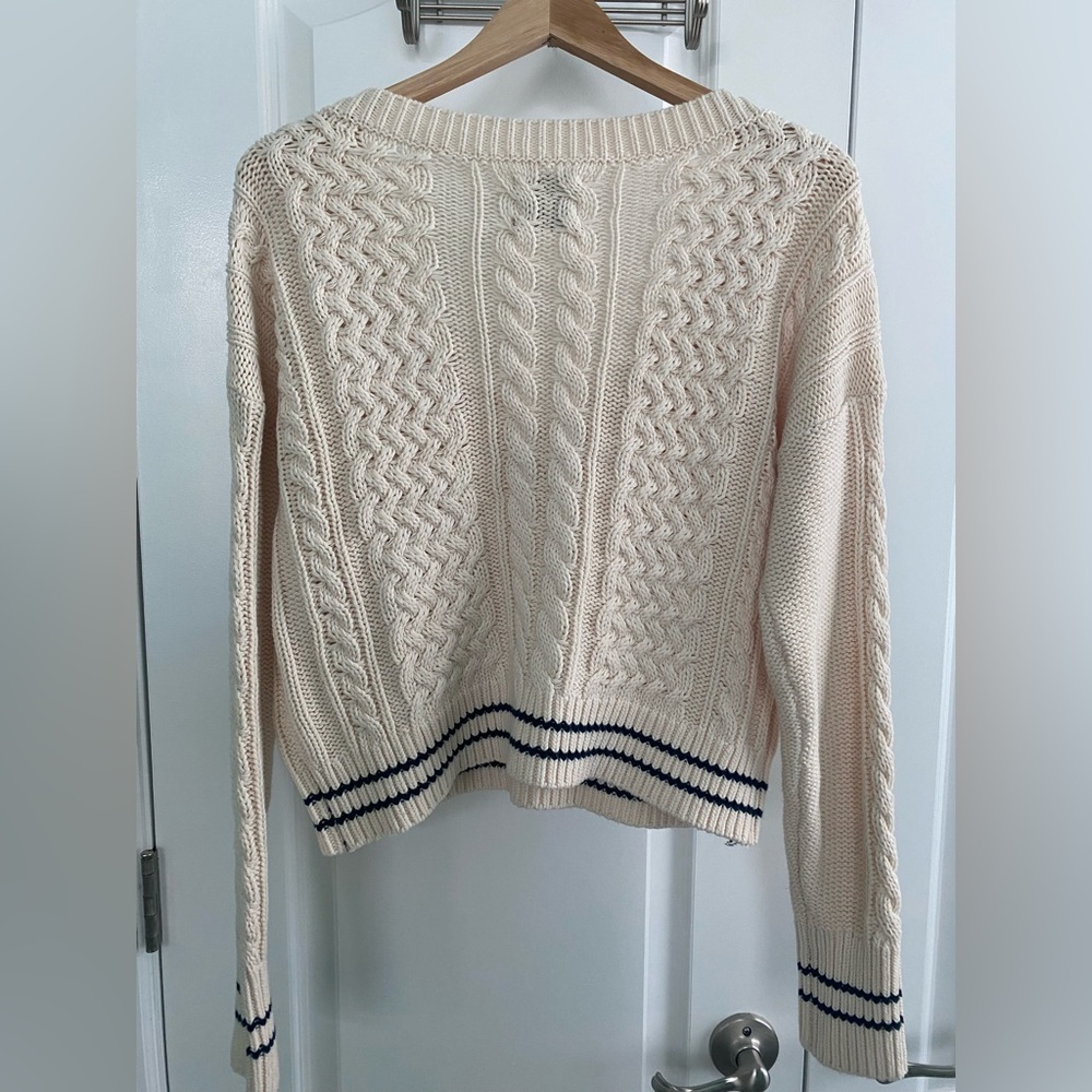 ABERCROMBIE - Cable-Knit V-Neck Cream Sweater - Size M - Picture 4 of 6